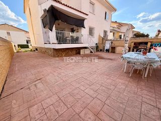 Maison à Cedillo del Condado. Casa en venta en cedillo del condado