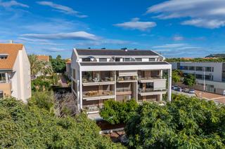 Pis  El arenal. Bright modern 3bedroom duplex with southfacing terraces and park