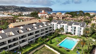 Appartement à Centro Ciudad. Elegante apartamento en jávea con terraza soleada y cercanía al