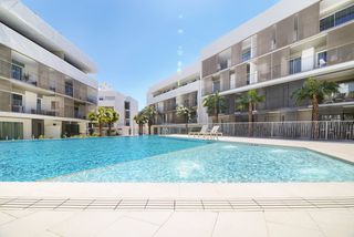 Pis  Pueblo. Apartamento de 2 dormitorios orientado al sur con jardines priva