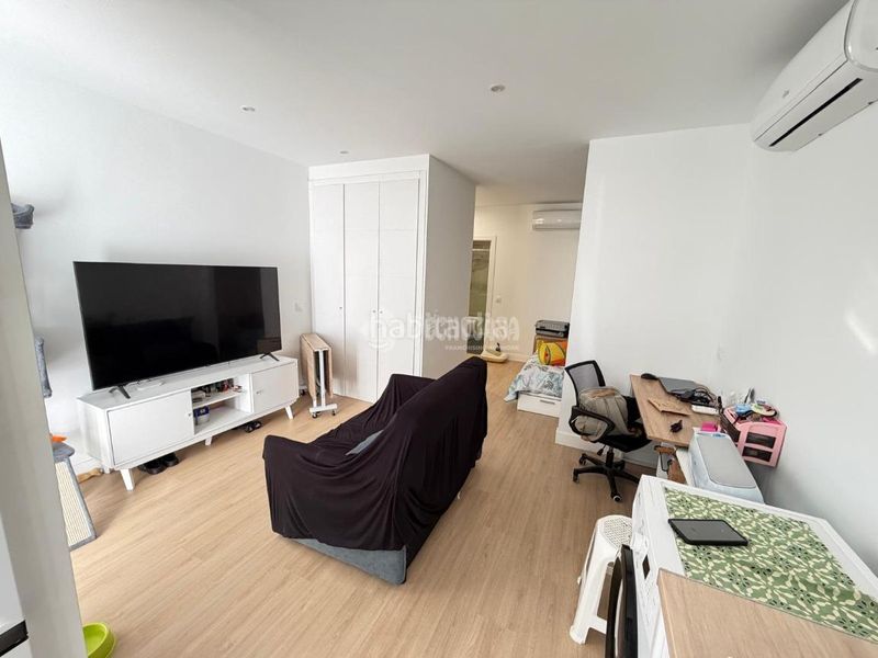 Foto e0a93575-f53d-4e9c-ad87-ed8308ea8300. Local comercial amb calefacció a Numancia Madrid