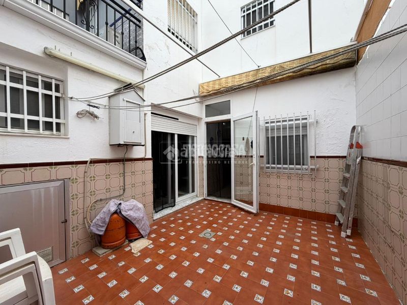 Foto 75cfcf03-2e45-4772-9dff-309ad6eee649. Casa aparellada a Isla Cristina