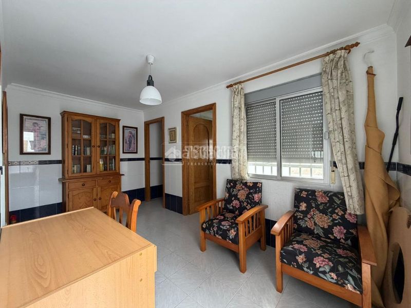 Foto aadbca34-536c-4b43-a37d-b1471106bdb8. Casa aparellada a Isla Cristina