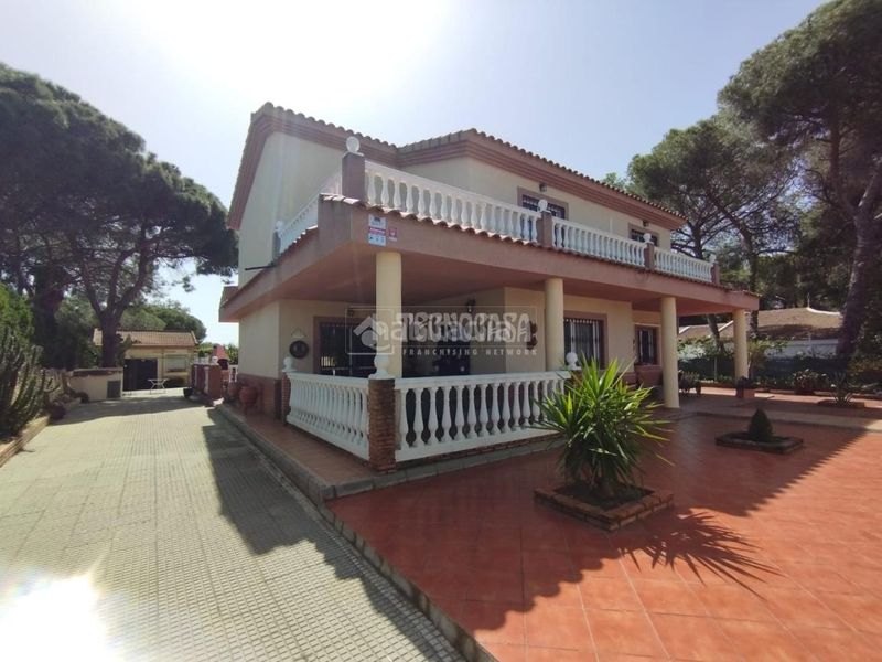 Foto d243fc87-b1bd-4375-afd6-253362144dd5. Casa a Isla Cristina
