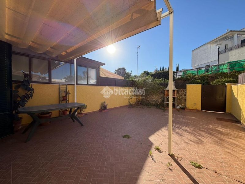 Foto 111d05a6-2ab0-4575-8354-f5bcf21c2824. Casa aparellada amb aparcament a Ayamonte ciudad Ayamonte