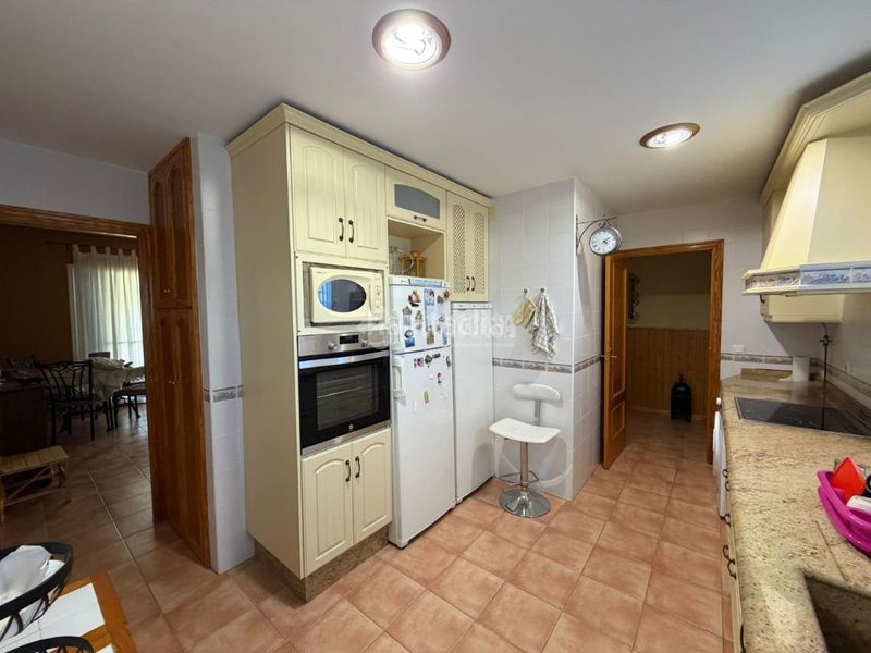 Foto 2da31f34-b5c1-4fc5-b909-017e24dd4e50. Casa aparellada amb aparcament a Ayamonte ciudad Ayamonte
