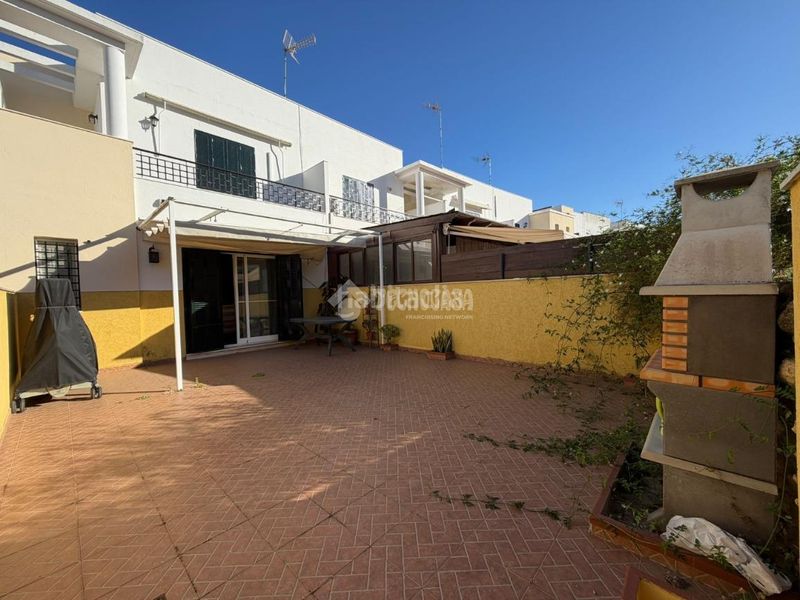 Foto 60ce2c04-5e8d-4fb9-bb13-ef3506ebb5c3. Casa aparellada amb aparcament a Ayamonte ciudad Ayamonte