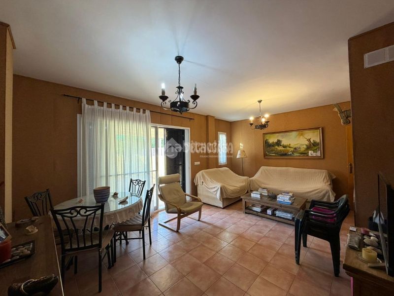 Foto adcc5a88-c093-4688-bd09-42cc5a51daf5. Casa aparellada amb aparcament a Ayamonte ciudad Ayamonte