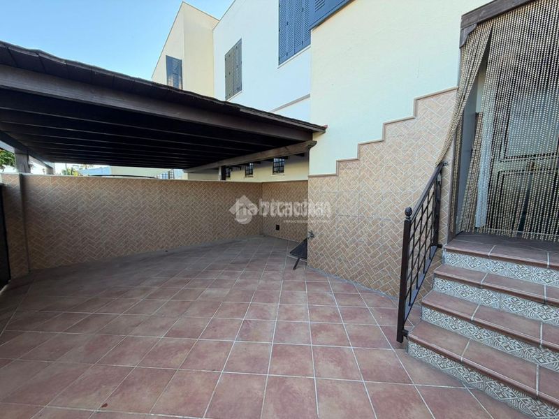Foto bd1b0718-93e3-4ec0-906b-9a6f000b779f. Casa aparellada amb aparcament a Ayamonte ciudad Ayamonte