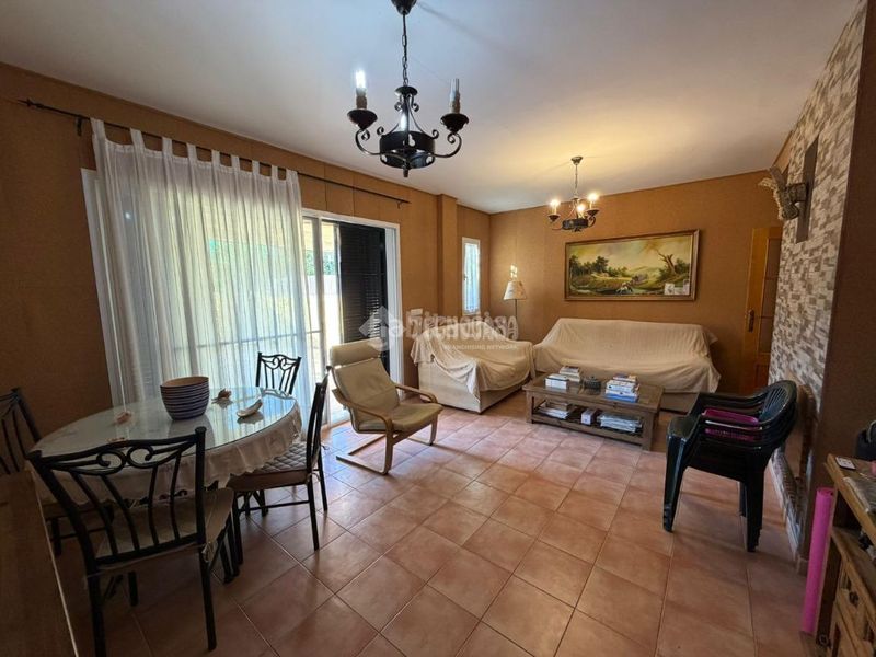 Foto f6c9c01d-1166-4e5b-a233-512400e8c6e3. Casa aparellada amb aparcament a Ayamonte ciudad Ayamonte