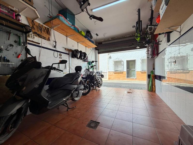 Foto c3bac1ea-4326-4e0d-b02c-5a51779622e2. Casa aparellada a Isla Cristina