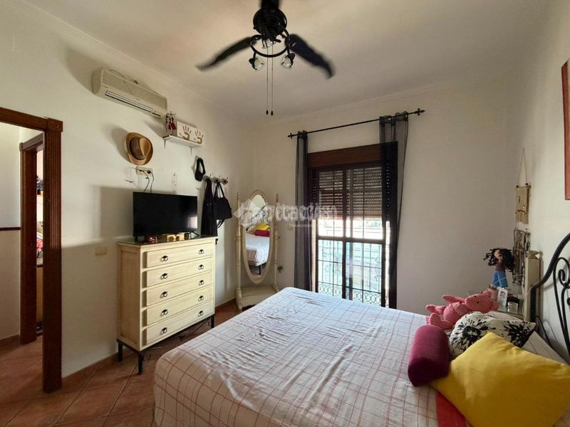 Foto f1dcbaee-1b84-4917-a62a-4b7f9eedc061. Casa aparellada a Isla Cristina