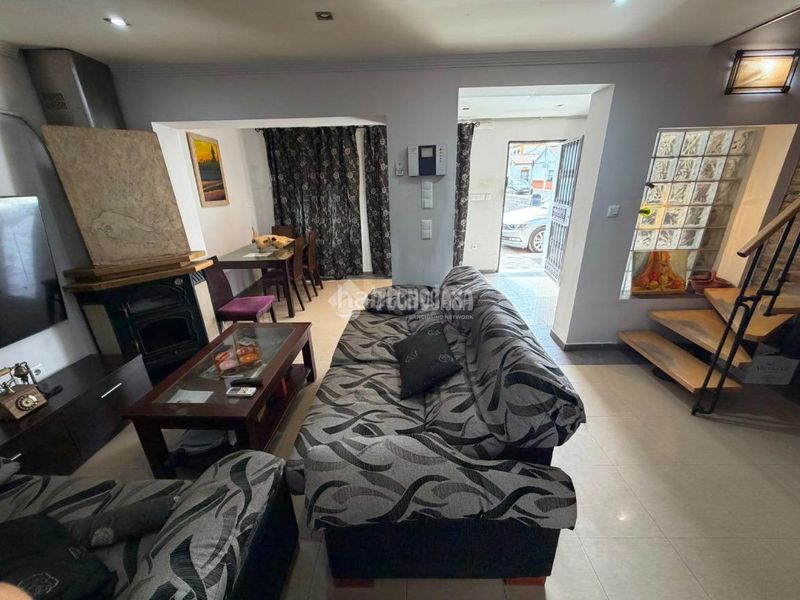 Foto 4569d5eb-bbab-4742-abd6-5f3d47e5d7b3. Casa aparellada a Isla Cristina