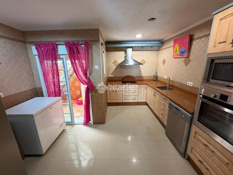 Foto b25639d8-22a4-47a9-b38d-7eeff4489e5a. Casa aparellada a Isla Cristina