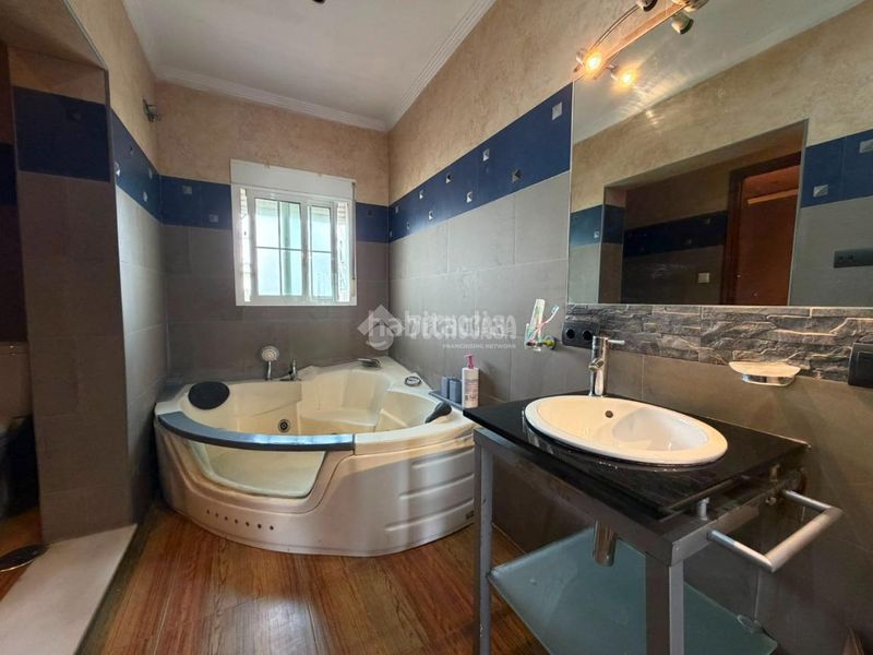 Foto d101e0c5-456b-4ca6-a3c1-0ccf3b35fcd9. Casa aparellada a Isla Cristina
