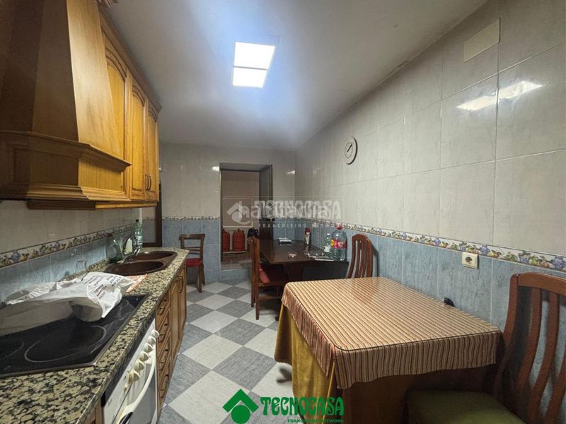 Foto b5b83034-8b39-498d-bbef-45cc562c4b3a. Casa aparellada a Montoro