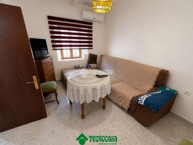 Foto f6ea9659-aa09-455e-b7fc-630800ef29a3. Casa aparellada a Montoro