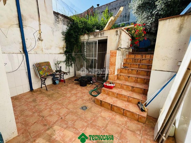 Foto a1c3f369-7138-49bb-ab50-1d29e7a16242. Casa aparellada a Adamuz