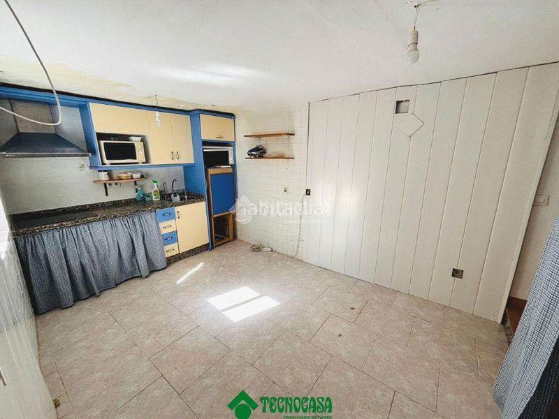 Foto b2b1f70b-913a-4128-8f88-fa54d27cfa61. Casa aparellada a Adamuz