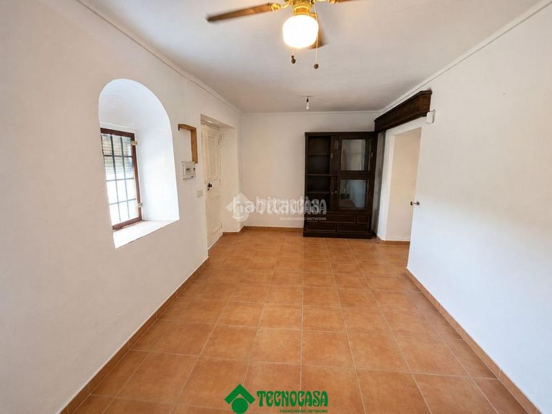 Foto e10a0e93-84cb-42f8-89eb-07adba9bf5bc. Casa aparellada a Adamuz