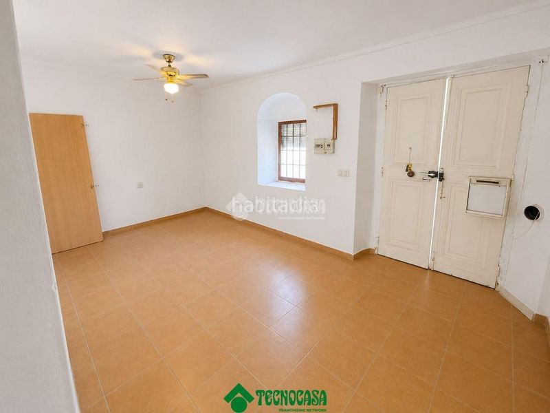 Foto f03f6b22-720d-4fb5-8002-392999852529. Casa aparellada a Adamuz