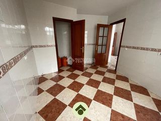 Casa aparellada a Montoro. Casa en venta en montoro