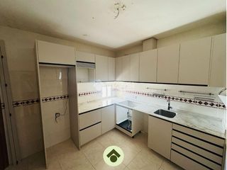 Casa aparellada a Montoro. Casa en venta en montoro