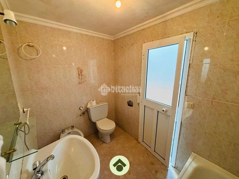 Foto a5106960-9cbd-487c-bb9e-95c40fa3b8d3. Casa aparellada a Adamuz