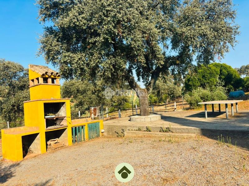 Foto ee002ee8-cd0a-49aa-8bf0-8e966c3d8b7c. Masia amb piscina a Adamuz