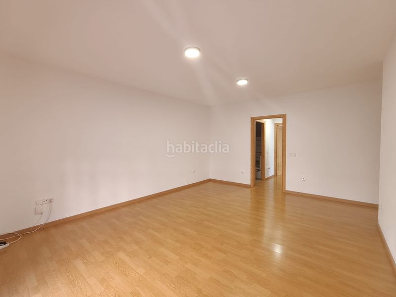 Foto fd1b6241-ef2e-494d-8b69-1fe0c9f3b70a. Pis amb aparcament a Yuncler
