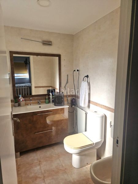 Foto b2a57767-b275-45c5-bdaf-6028a656c7a6. Casa aparellada amb calefacció aparcament piscina a Illescas