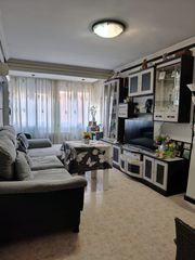 Etagenwohnung  Calle torrejón de velasco. Piso de 3 habitaciones en segunda planta con ascensor