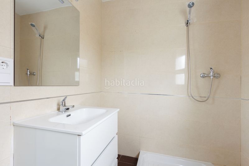 Foto a308f204-9600-4f6d-80a0-81ddb7dab67a. Pis a calle manzanilla 7 a Balcón de Sevilla - Atalaya - La Uva - Extremeña Camas