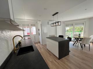 Lloguer Apartament  Calle feria 48. El apartamento se encuentra ubicado a 600 metros de la catedral