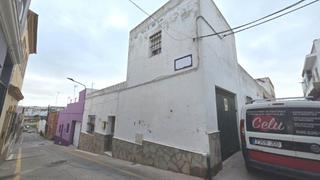 Casa en Calle el paje 14. Se vende casa de 150 m2 construidos en el arenal para modernizar