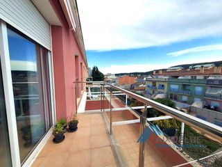 Piso  De la república. Piso en venta en sant martí sarroca. ideal inversores.