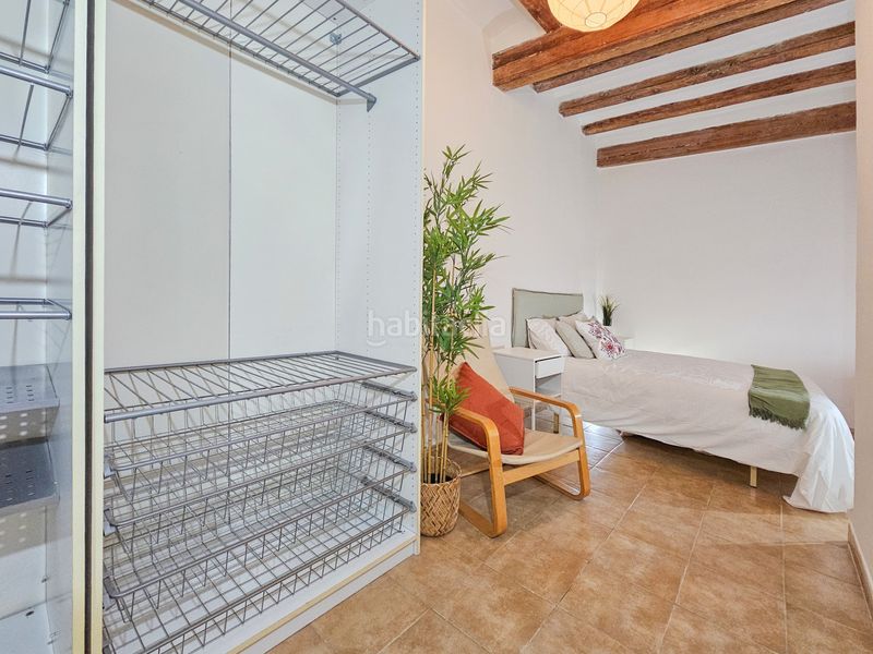 Foto a74e35c8-a2e3-4c82-b54e-5719e7a584c5. Piso en Raval Barcelona