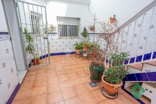 Casa aparellada  C. la granja. Casa en venta en algeciras