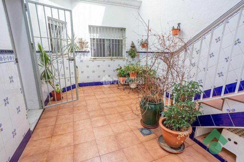 Foto 5939fc97-7e34-4093-9844-560273e5d8a5. Casa aparellada amb calefacció a San Bernabé Algeciras