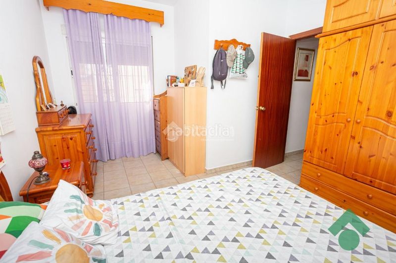 Foto bb83ab89-e28c-4c66-b4ea-6c346027dd75. Casa aparellada amb calefacció a San Bernabé Algeciras