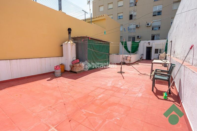 Foto d67a713f-f0d3-4663-bcd1-bea394ce3a02. Casa aparellada amb calefacció a San Bernabé Algeciras