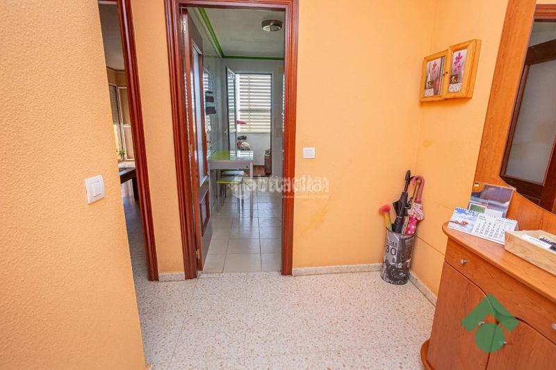 Foto 0a6990bd-8926-44ff-b4aa-120f6bfc3ab2. Pis amb aparcament a San Bernabé Algeciras