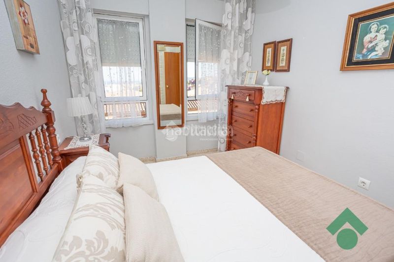 Foto 4c0925a6-f626-440a-a9f8-5bfd3f1ba1d3. Casa aparellada amb aparcament a San Bernabé Algeciras