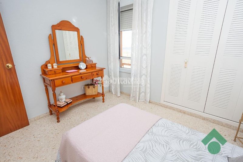 Foto 4fb648fd-d13c-466c-afa6-f038237b3b87. Casa aparellada amb aparcament a San Bernabé Algeciras