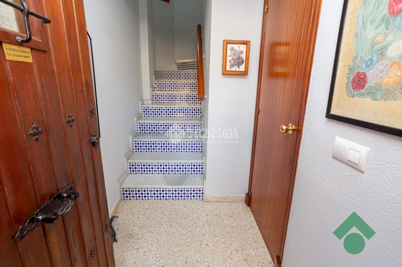 Foto 72a9a12f-c18e-4563-adfc-9bdb1e8e07c8. Casa aparellada amb aparcament a San Bernabé Algeciras