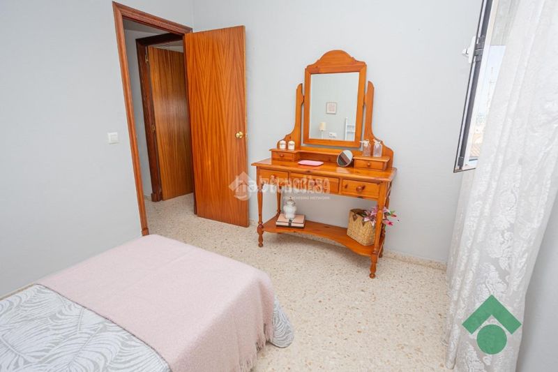 Foto 8a5d2169-2bd9-4df1-a88e-b954c5f594e8. Casa aparellada amb aparcament a San Bernabé Algeciras