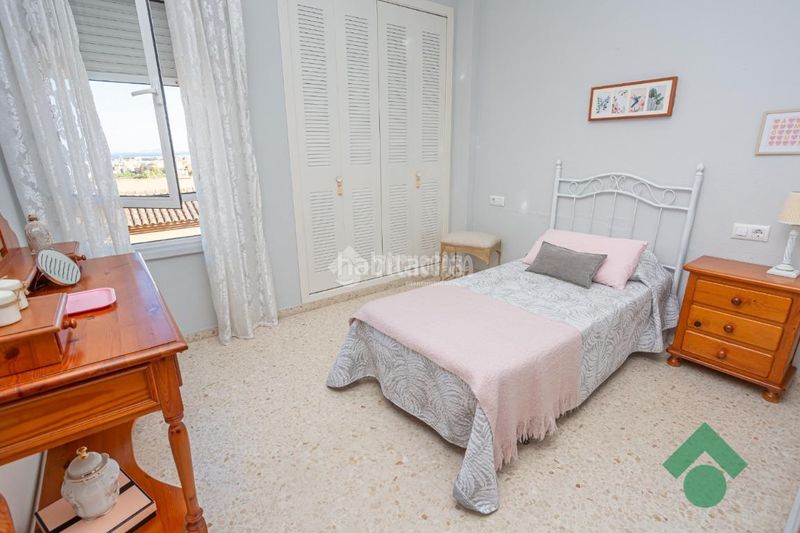 Foto 900041be-70d8-4333-9ae3-87ee75f8fa6e. Casa aparellada amb aparcament a San Bernabé Algeciras