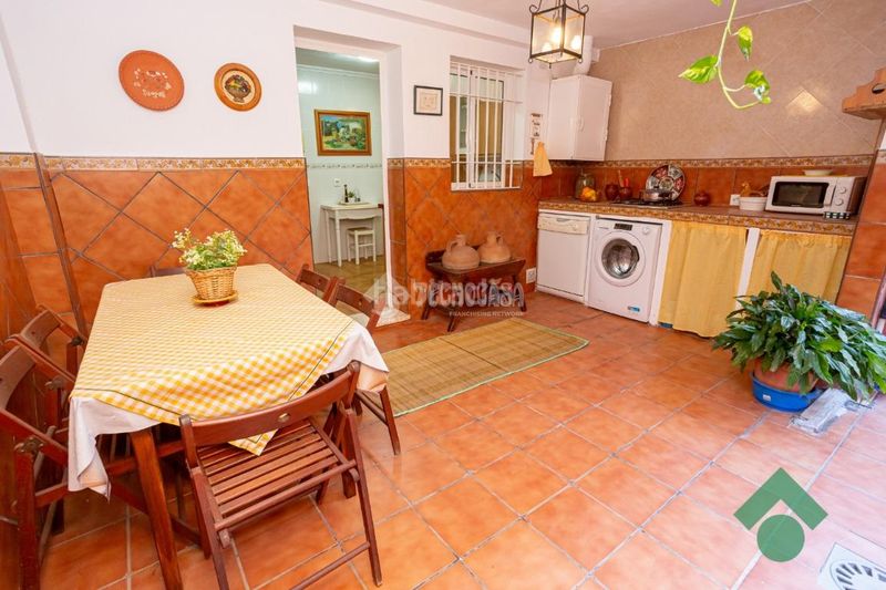Foto a480b11a-1dde-4a3c-9fcb-91fc7c3374d2. Casa aparellada amb aparcament a San Bernabé Algeciras