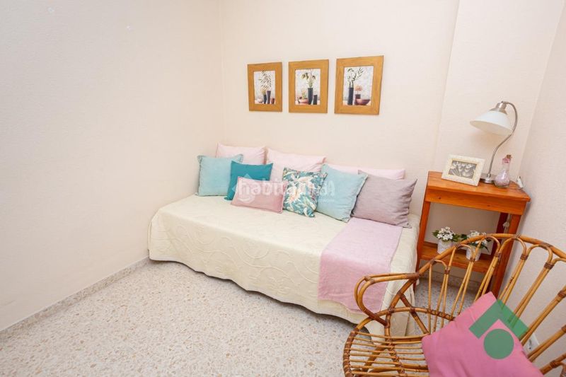 Foto c067e67d-04a7-4cb7-a799-fe01845031ab. Casa aparellada amb aparcament a San Bernabé Algeciras