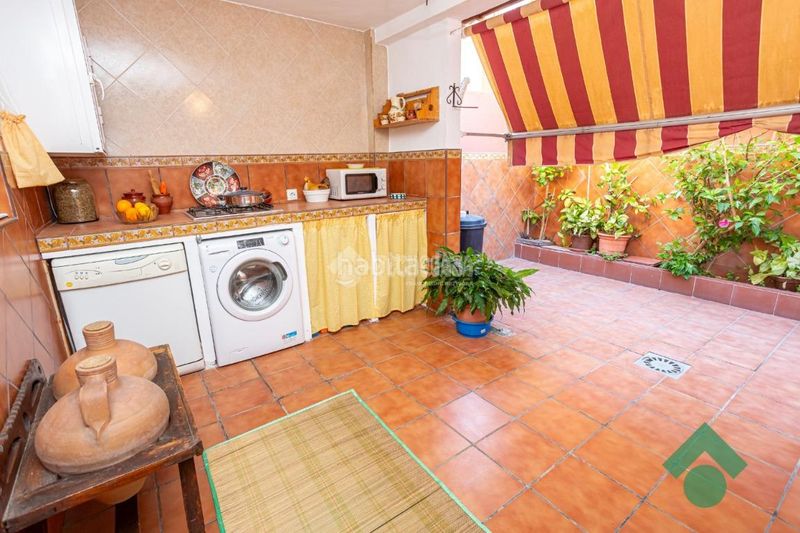 Foto c9bcec4e-89e3-4ebe-a06b-a567e149a35a. Casa aparellada amb aparcament a San Bernabé Algeciras